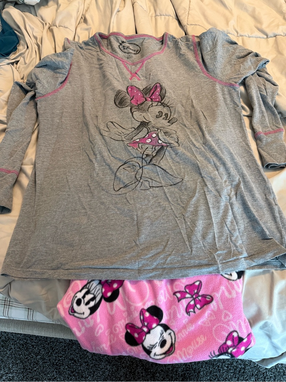 Disney Minnie Mouse Women’s Pajama Top & Pink Fleece Pants